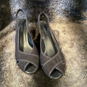 Women’s 10 1/2 narrow navy blue peep toe heel